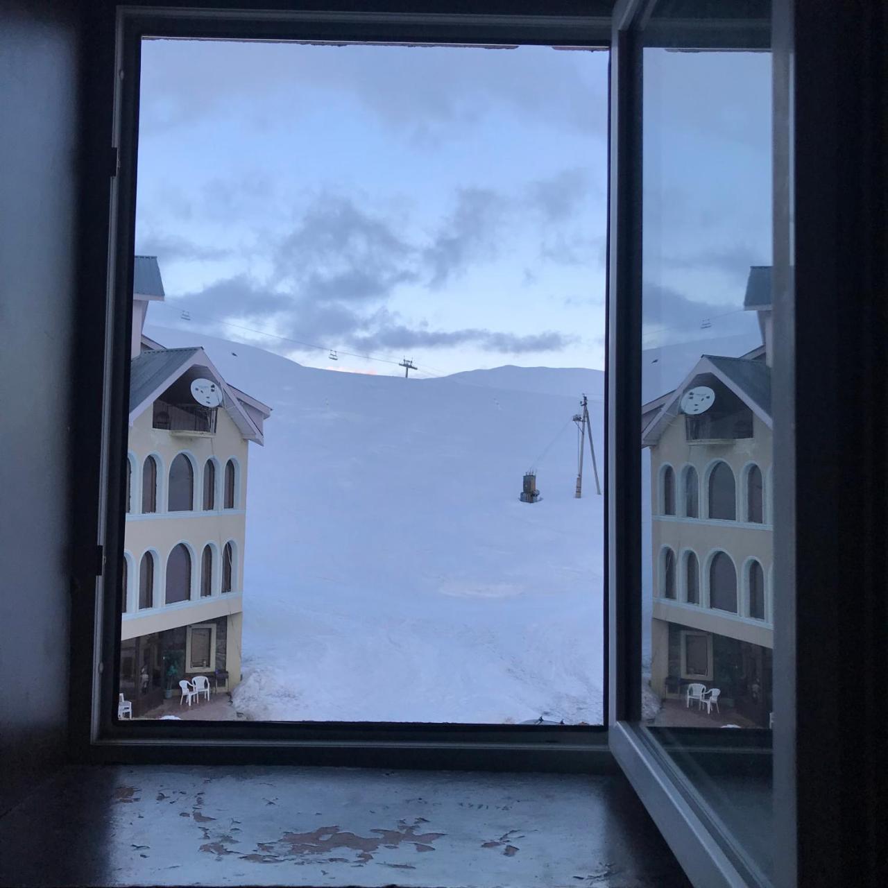 White Shino Hostel Гудаури Екстериор снимка
