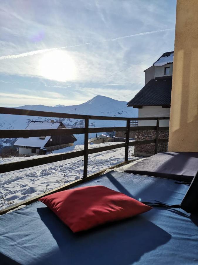 White Shino Hostel Гудаури Екстериор снимка